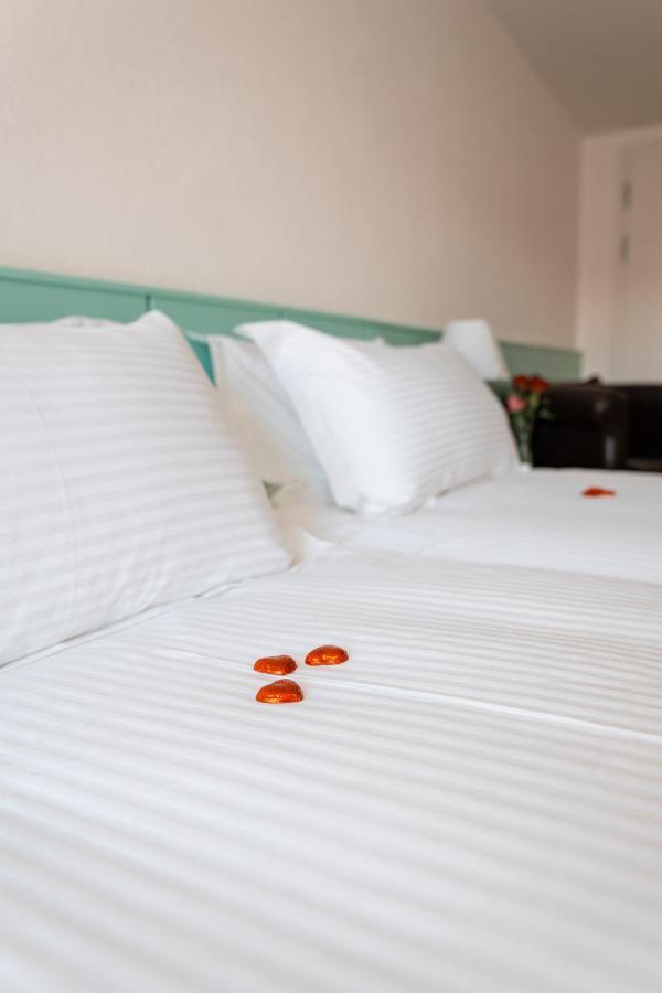 אבאנשס Swiss Hotel La Couronne מראה חיצוני תמונה