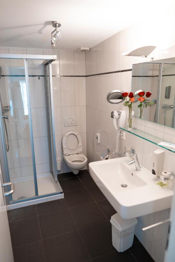 אבאנשס Swiss Hotel La Couronne מראה חיצוני תמונה