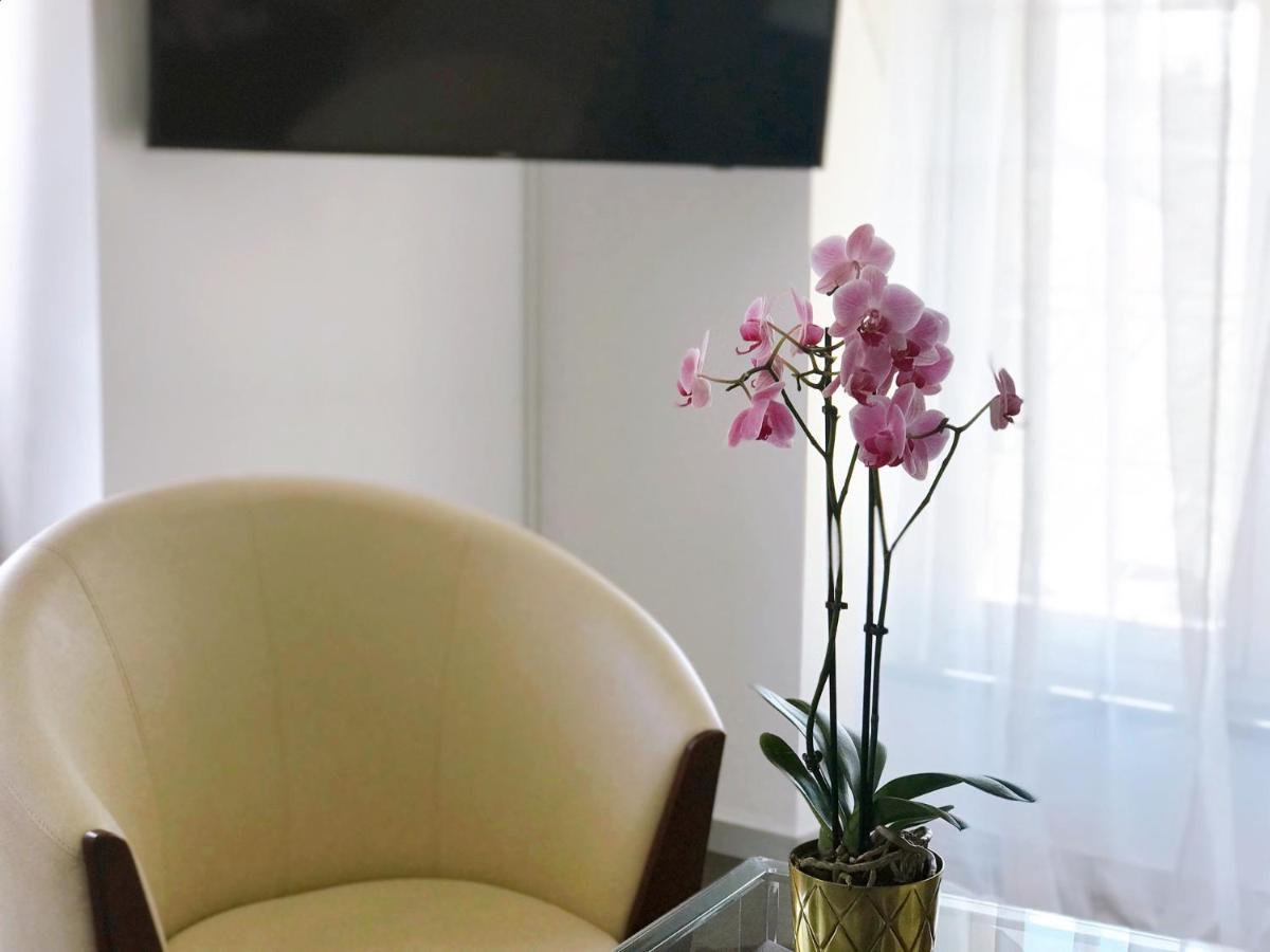 אבאנשס Swiss Hotel La Couronne מראה חיצוני תמונה