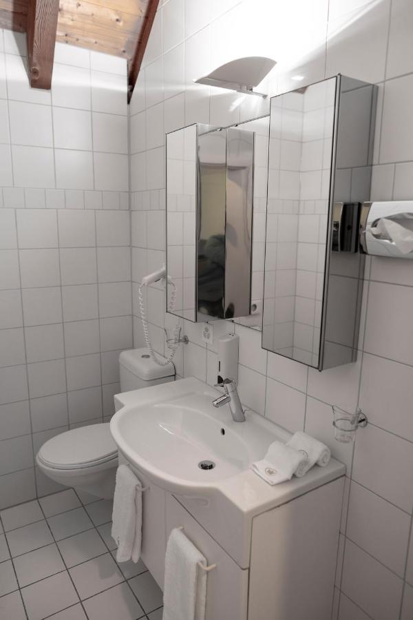 אבאנשס Swiss Hotel La Couronne מראה חיצוני תמונה