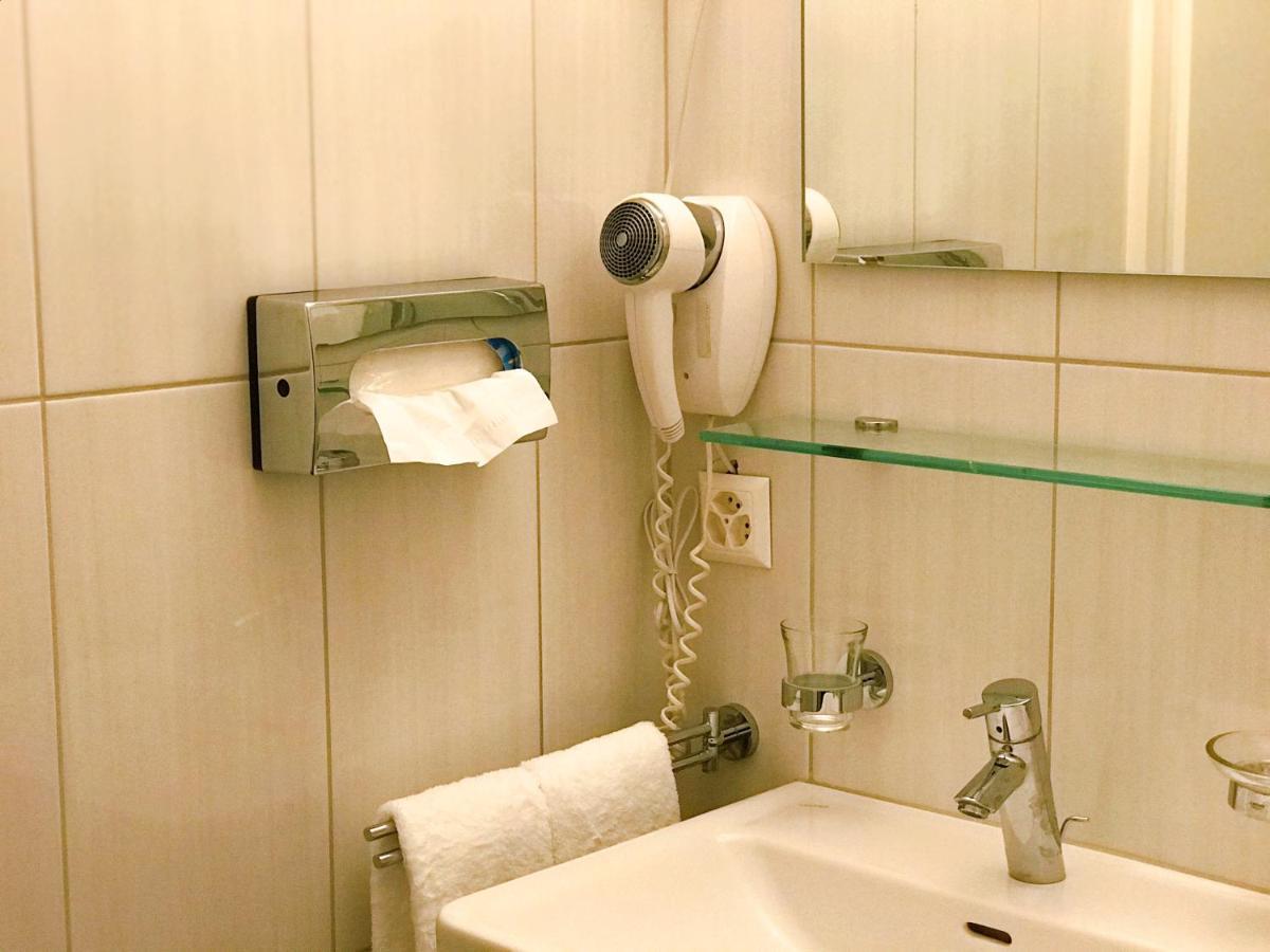 אבאנשס Swiss Hotel La Couronne מראה חיצוני תמונה