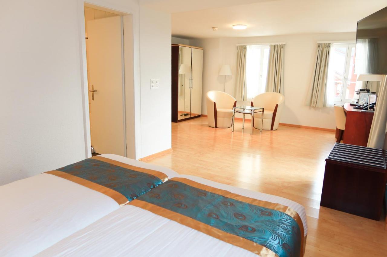 אבאנשס Swiss Hotel La Couronne מראה חיצוני תמונה